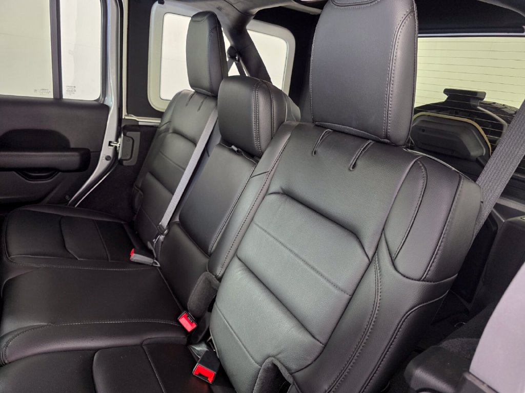 Used 2021 Jeep Wrangler Unlimited Sahara AWD/4WD image 14