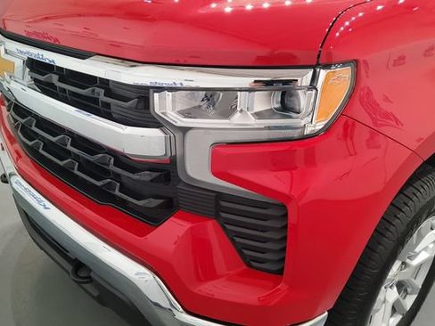 Used 2023 Chevrolet Silverado 1500 LT AWD/4WD image 8