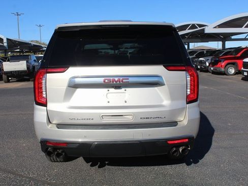 Used 2021 GMC Yukon Denali w/ Advanced Technology Package image 4