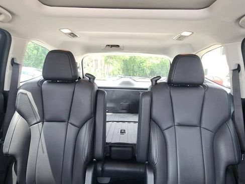Used 2023 Subaru Ascent Limited w/ Technology Package AWD/4WD image 11