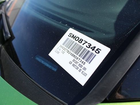 New 2025 Volkswagen Taos SE image 31