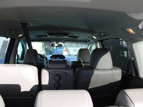 Used 2012 Honda Odyssey Touring Elite image 11