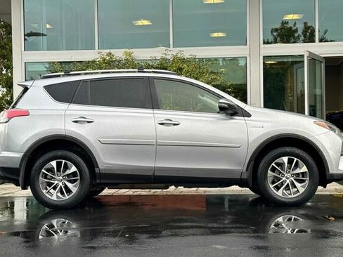 Used 2018 Toyota RAV4 LE Plus image 3