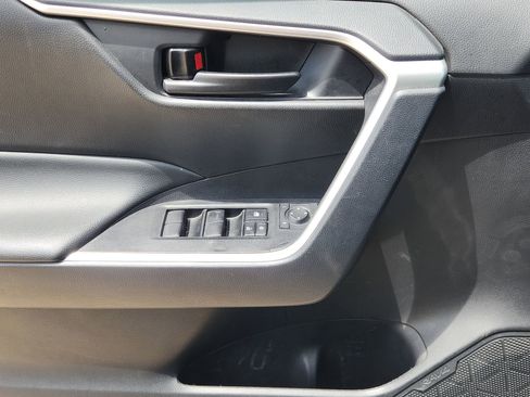 Used 2025 Toyota RAV4 LE FWD image 27
