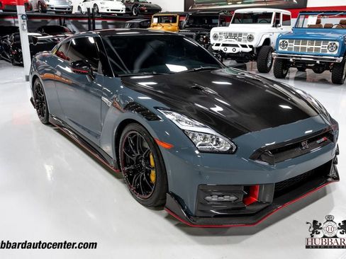 Used 2024 Nissan GT-R NISMO w/ NISMO Appearance Package image 11