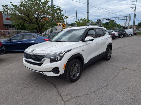 Used 2021 Kia Seltos S AWD/4WD image 3