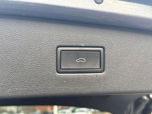 Used 2024 Volkswagen Tiguan SE image 27