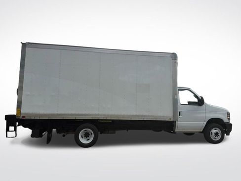 Used 2024 Ford E-450 and Econoline 450 Super Duty w/ Power Windows & Locks Group RWD image 4