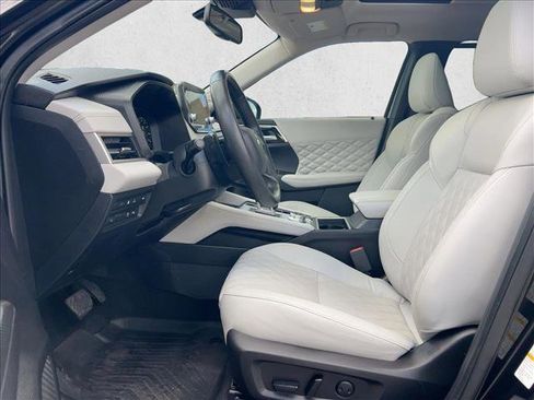 Used 2023 Mitsubishi Outlander SEL image 17