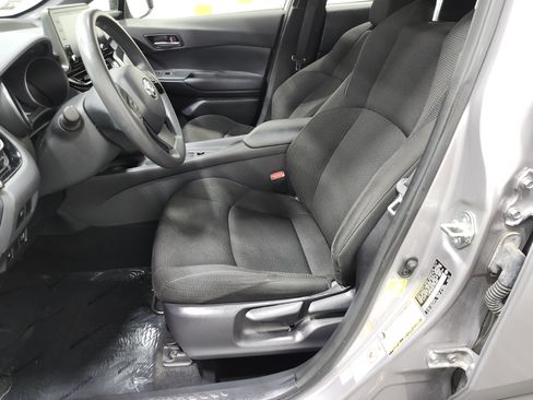 Used 2019 Toyota C-HR LE image 21