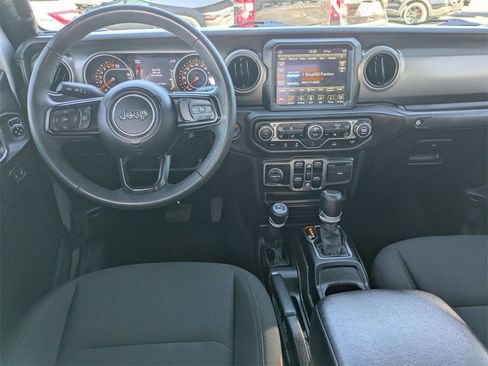 Used 2023 Jeep Gladiator Willys image 17