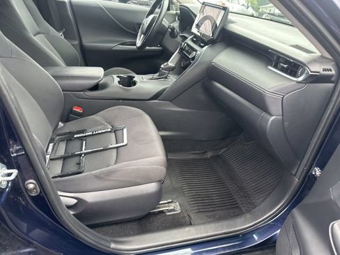 Used 2024 Toyota Venza LE AWD/4WD image 22