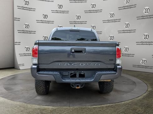 Used 2020 Toyota Tacoma TRD Off-Road w/ Technology Package AWD/4WD image 4