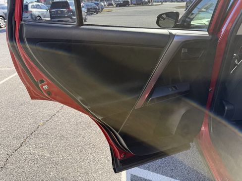 Used 2017 Toyota RAV4 LE image 17