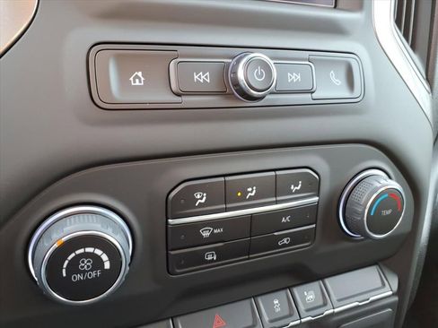 Used 2025 Chevrolet Silverado 2500 Custom image 24