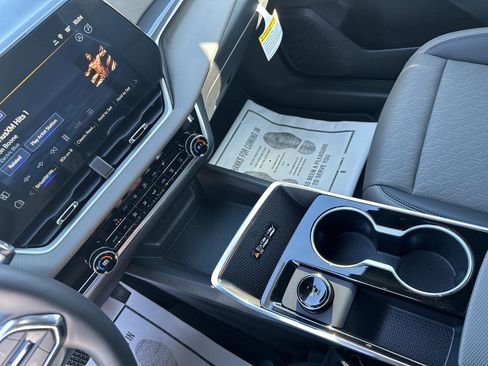 New 2026 Chevrolet Equinox LT w/ Convenience Package II image 16