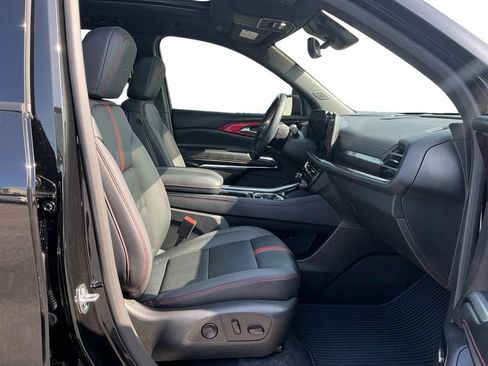 Used 2026 Chevrolet Traverse RS FWD image 22