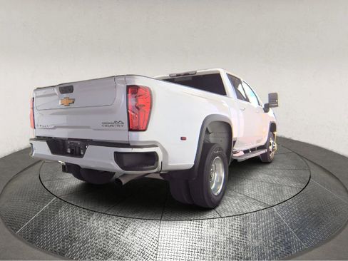 Used 2023 Chevrolet Silverado 3500 High Country image 2