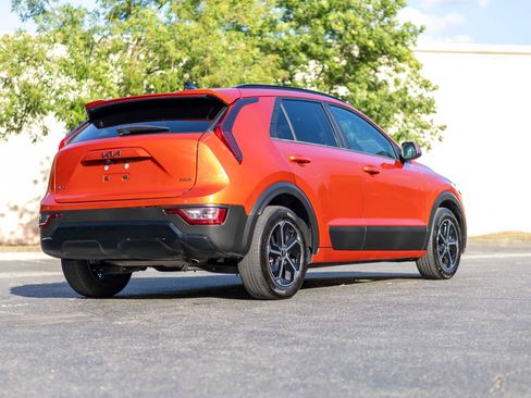 Used 2023 Kia Niro EX image 7