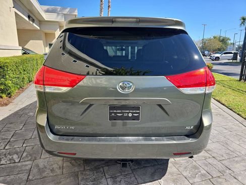 Used 2014 Toyota Sienna XLE image 5