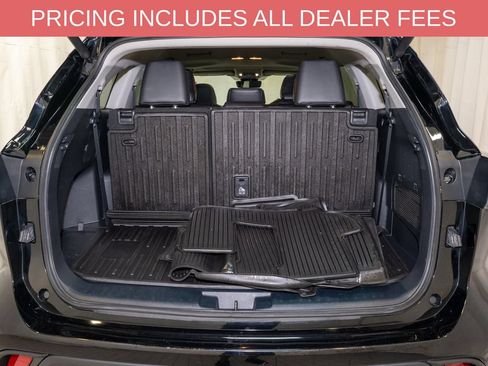 Used 2022 Toyota Highlander XLE AWD/4WD image 5