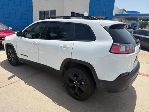 Used 2021 Jeep Cherokee Latitude Plus FWD image 3
