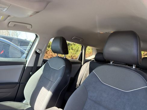 Used 2023 Volkswagen Taos SE w/ Black Wheel Package image 11