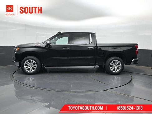 Used 2022 Chevrolet Silverado 1500 LTZ w/ Z71 Off-Road Package AWD/4WD image 7