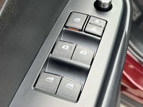 Used 2019 Toyota Highlander XLE w/ Carpet Mat Package (TMS) image 31