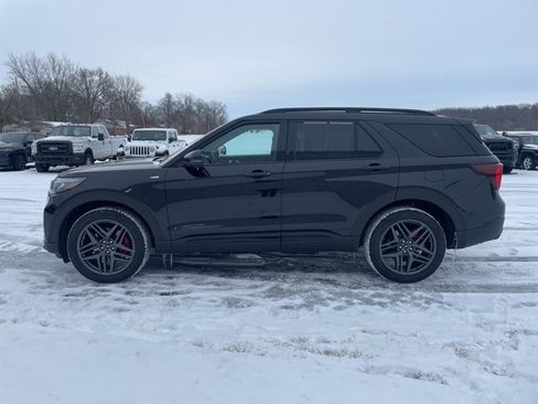 Used 2025 Ford Explorer ST-Line w/ ST-Line Street Pack image 11