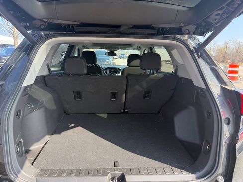 Used 2022 GMC Terrain SLE w/ Driver Convenience Package image 5