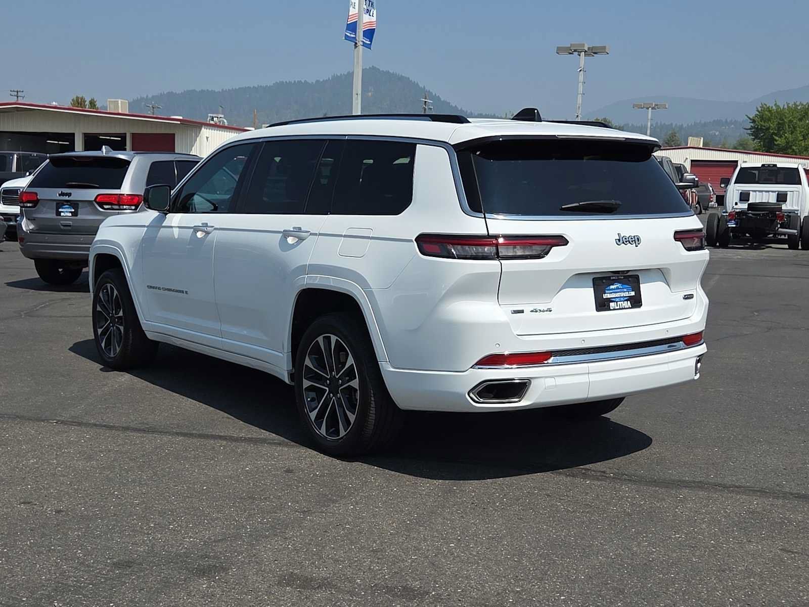 Used 2023 Jeep Grand Cherokee L Overland w/ Rear Seat Video Group I AWD/4WD image 12