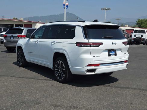 Used 2023 Jeep Grand Cherokee L Overland w/ Rear Seat Video Group I AWD/4WD image 12