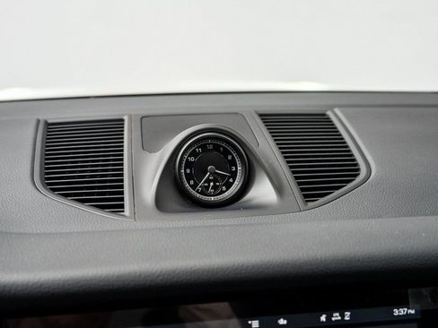 Used 2025 Porsche Macan image 17