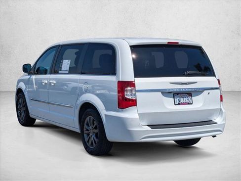 Used 2015 Chrysler Town & Country S w/ Driver Convenience Group FWD image 8