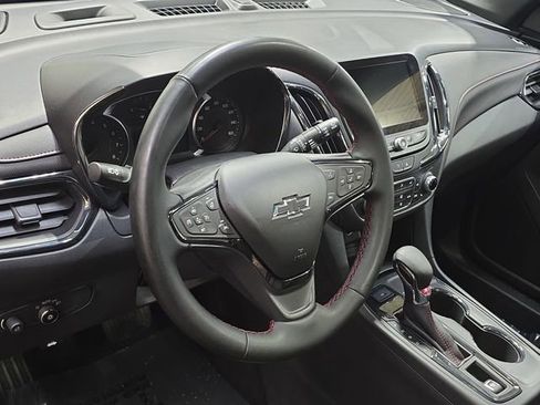 Used 2023 Chevrolet Equinox RS image 18