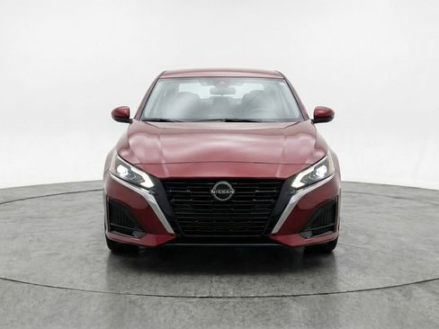 Used 2025 Nissan Altima 2.5 SV image 2