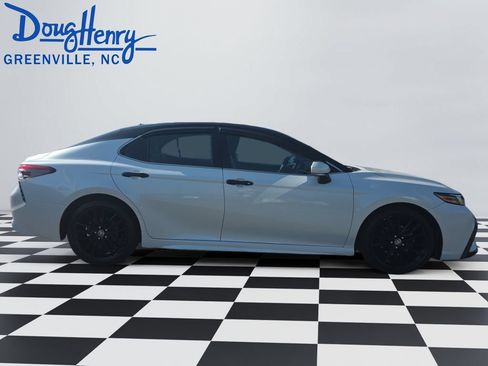 Used 2021 Toyota Camry XSE FWD image 6