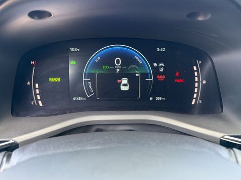 Used 2025 Toyota Camry SE FWD image 25