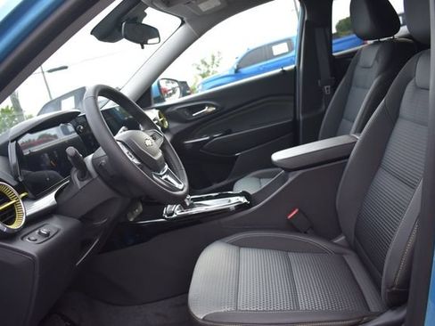 New 2026 Chevrolet Trax LT w/ LT Convenience Package FWD image 21