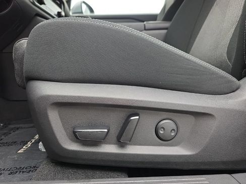 Used 2024 Nissan Rogue SV AWD/4WD image 16