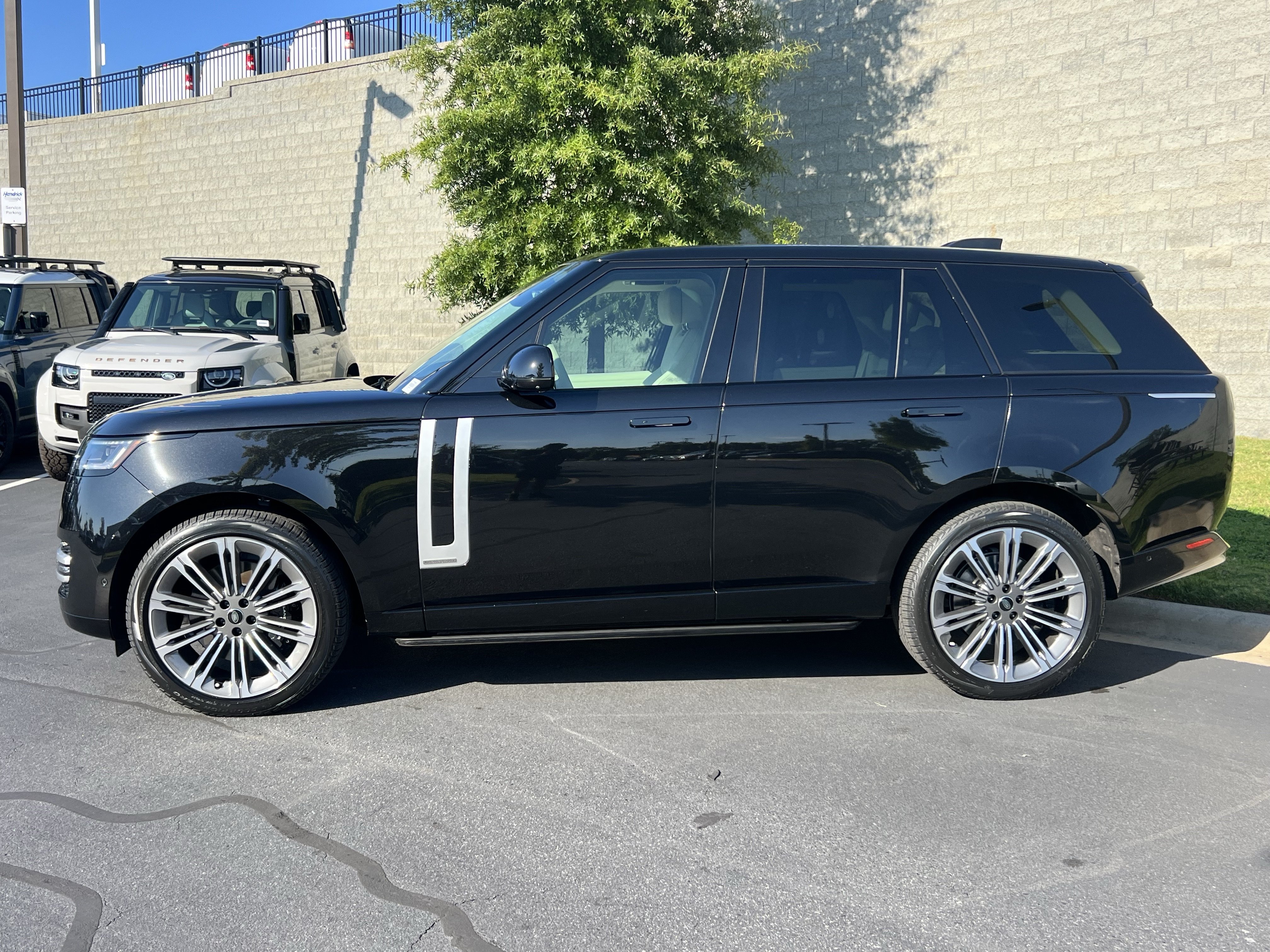 Certified 2024 Land Rover Range Rover Autobiography AWD/4WD image 4