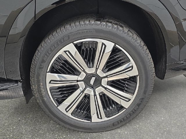 New 2026 Cadillac Escalade IQ Luxury 2 w/ LPO, Floor Liner Package AWD/4WD image 30