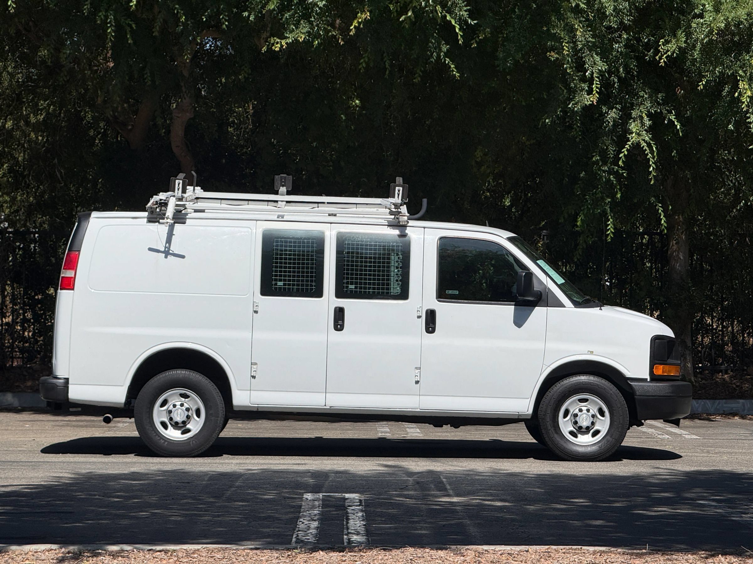 Used 2015 Chevrolet Express 2500 RWD image 5