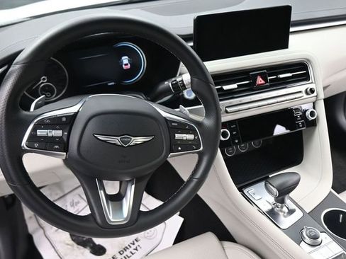 Used 2025 Genesis G70 2.5T RWD image 27