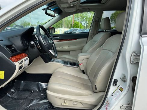 Used 2010 Subaru Outback 2.5i Limited AWD/4WD image 17