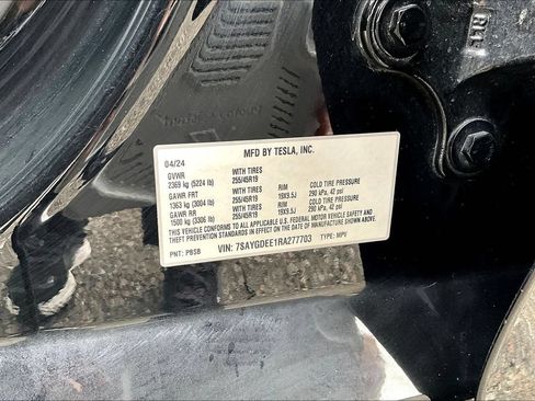 Used 2024 Tesla Model Y Long Range AWD/4WD image 18
