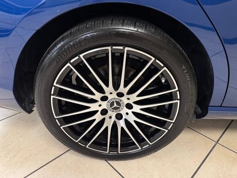 Used 2025 Mercedes-Benz C 300 Sedan image 23