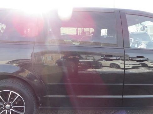 Used 2015 Dodge Grand Caravan SXT w/ Blacktop Package image 22