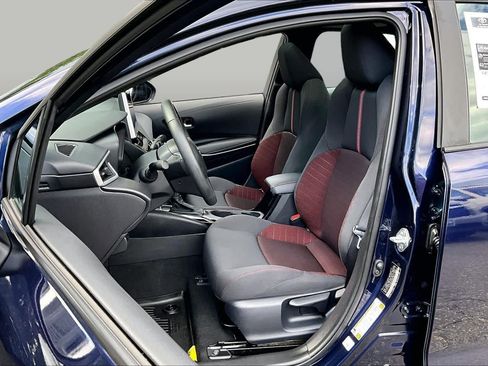 Certified 2025 Toyota Corolla SE w/ SE Premium Package FWD image 9